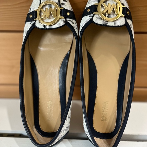 Michael Kors Navy and White Flats 7.5 - Picture 4 of 12